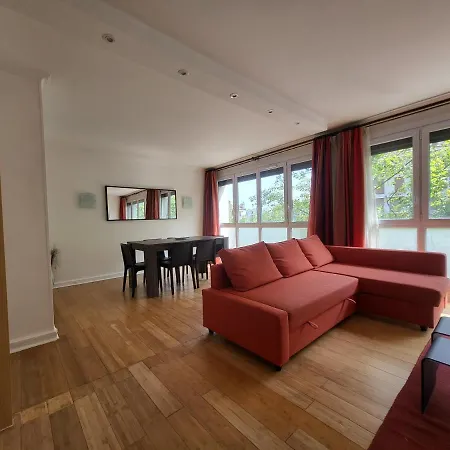 Spacious And Comfortable - Perfect For Families & Friends - Near Public Transportation Apartment *