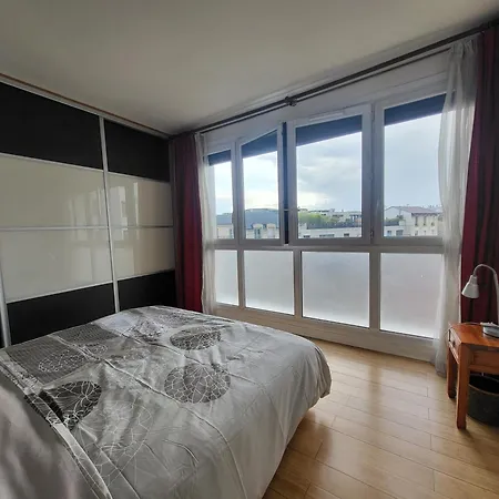 Spacious And Comfortable - Perfect For Families & Friends - Near Public Transportation Apartment *
